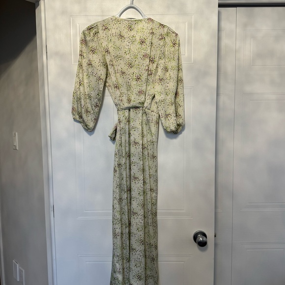 Wrap Around Floral Dress - Picture 3 of 4
